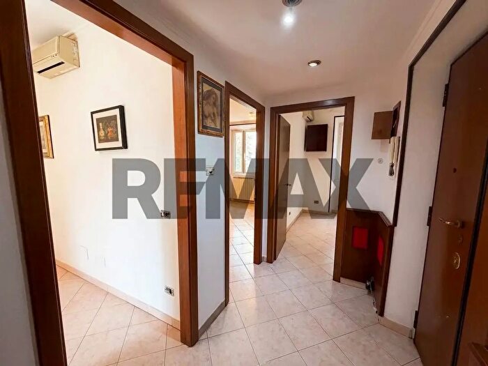 Appartamento trilocale in vendita in Via dei Castani, Roma