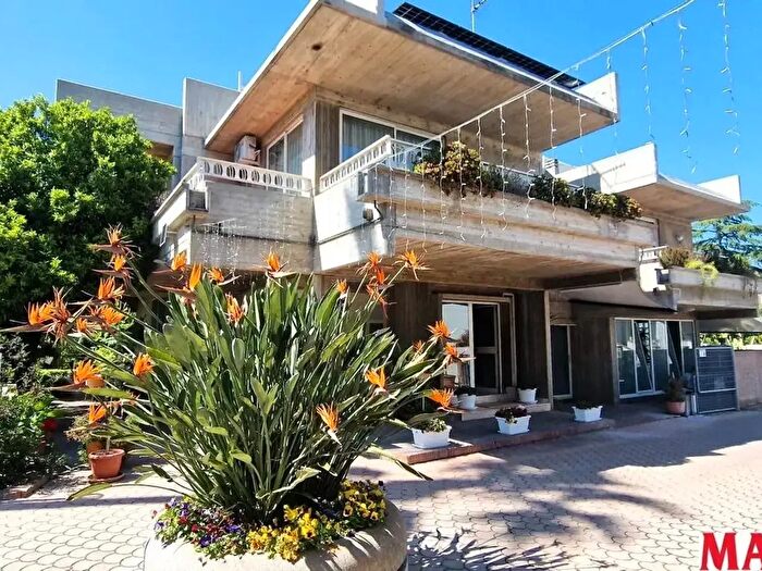 Casa con 8 locali in vendita in Via Tigri, Montesilvano