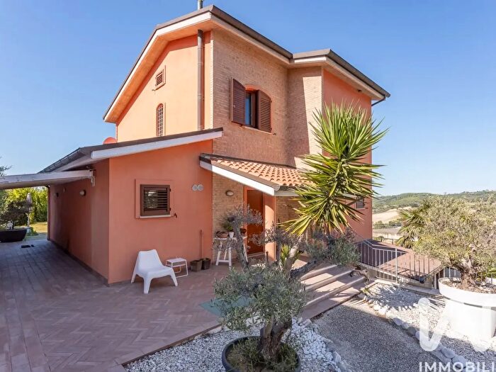 Casa con 8 locali in vendita in Via del Galletto, Camerano