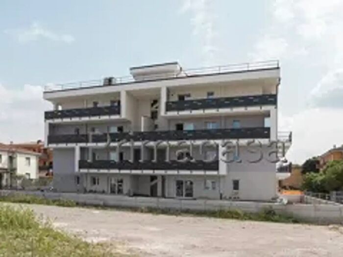 Appartamento quadrilocale in vendita in Piazza Risorgimento, Verona