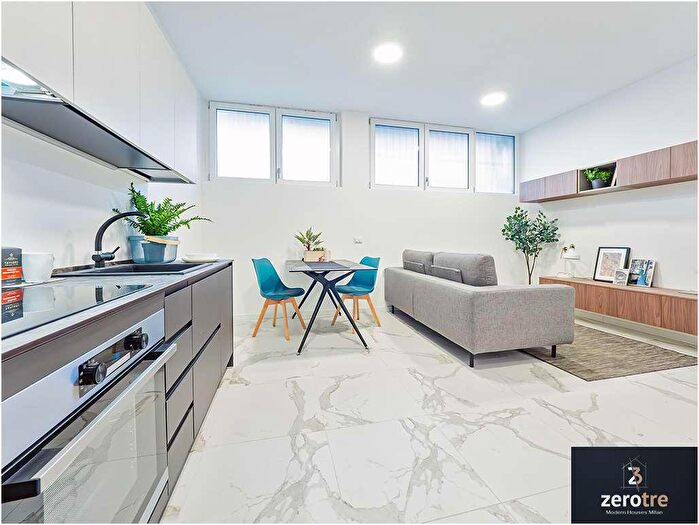 Appartamento trilocale in vendita in Via Benevento, Milano