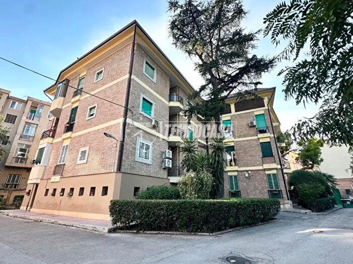 Appartamento con 5 locali in vendita in Via Amicangelo Ricci, Foggia