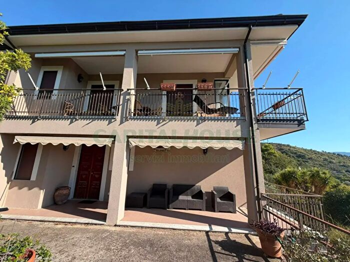 Casa con 12 locali in vendita in Agropoli