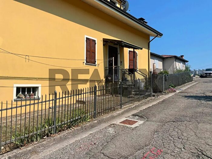 Appartamento con 5 locali in vendita in Bedonia