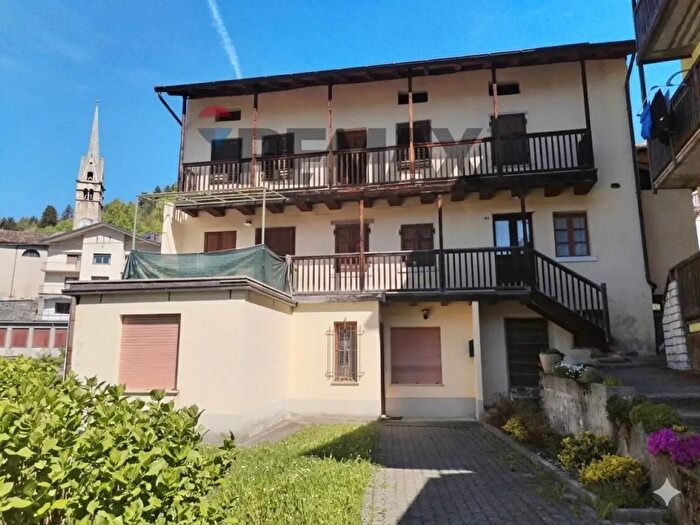 Casa con 12 locali in vendita in Frazione Servo, Sovramonte