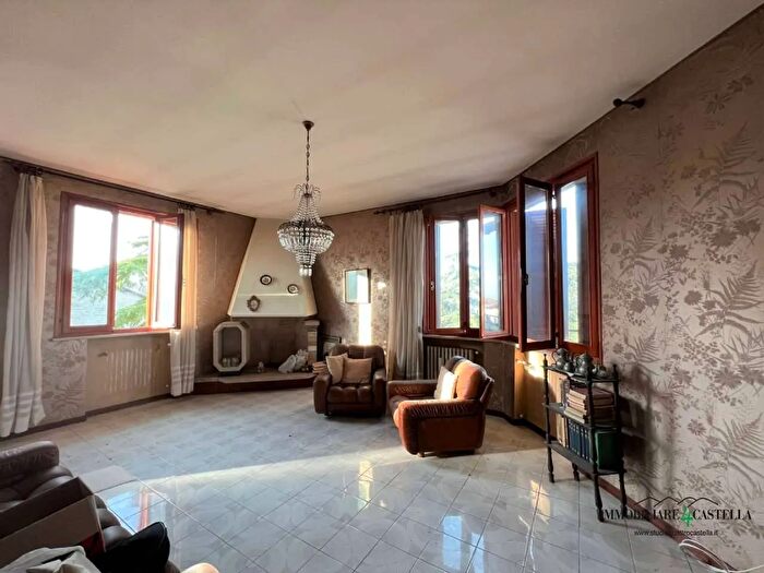 Casa con 6 locali in vendita in Quattro Castella