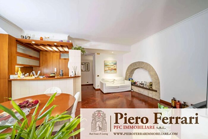 Appartamento con 5 locali in affitto in Vico SantArpino Napoli, Napoli