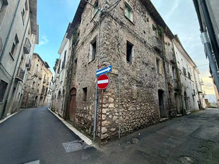 Appartamento quadrilocale in vendita in Via Roma Snc, Pontecorvo