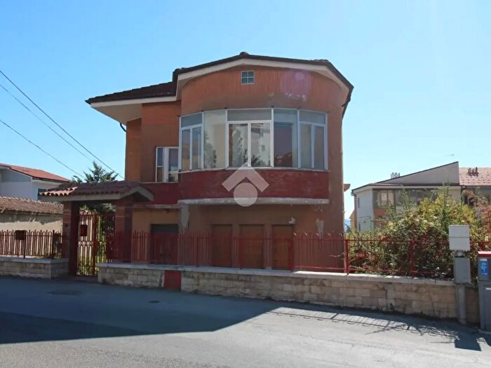 Casa con 6 locali in vendita in Via Giambattista Vico, Campobasso