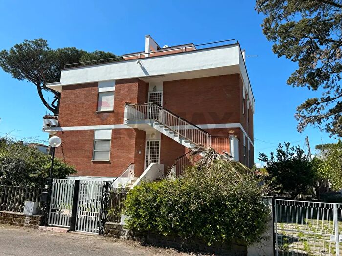 Appartamento con 6 locali in vendita in Lido dei Pini, Terracina