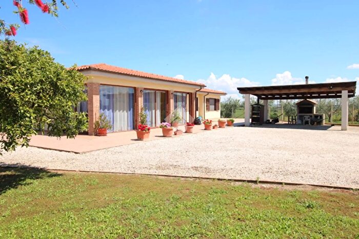 Casa con 6 locali in vendita in Strada di Poggio Forcone, Montalto Di Castro