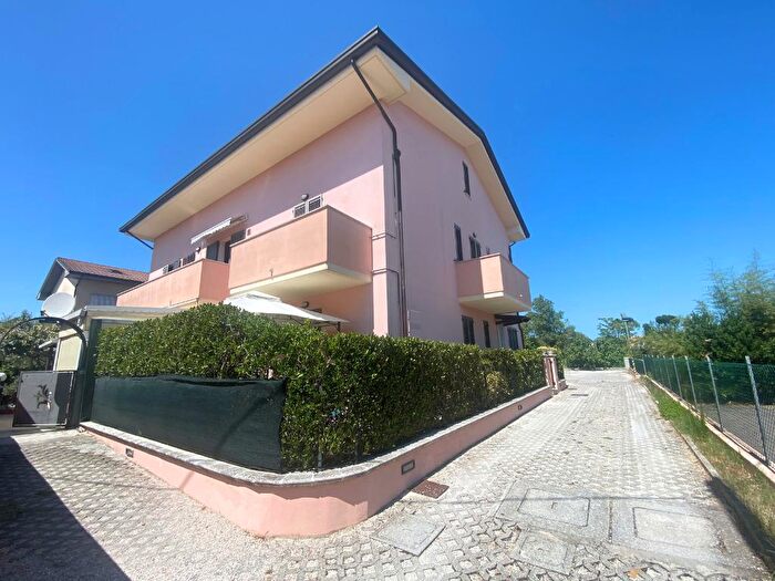 Appartamento con 5 locali in vendita in Cesenatico