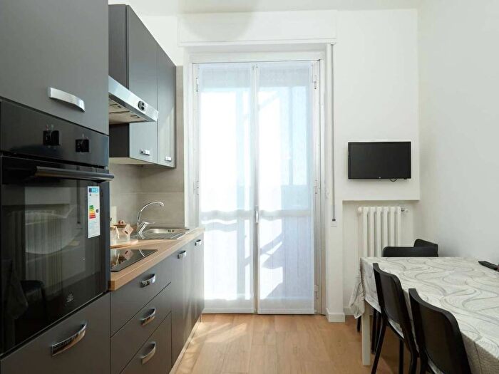 Appartamento quadrilocale in affitto in Via Valsesia, Bisceglie, Milano