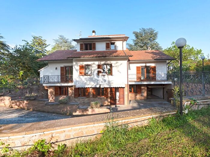 Casa con 12 locali in vendita in Strada Acquabianca, Viterbo