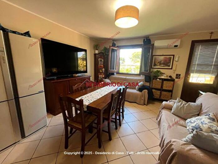 Casa quadrilocale in vendita in Lungomare del Mediterraneo, Campofelice Di Roccella