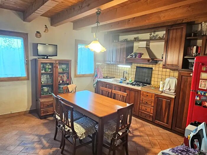 Casa con 8 locali in vendita in Via Casoni, Longare