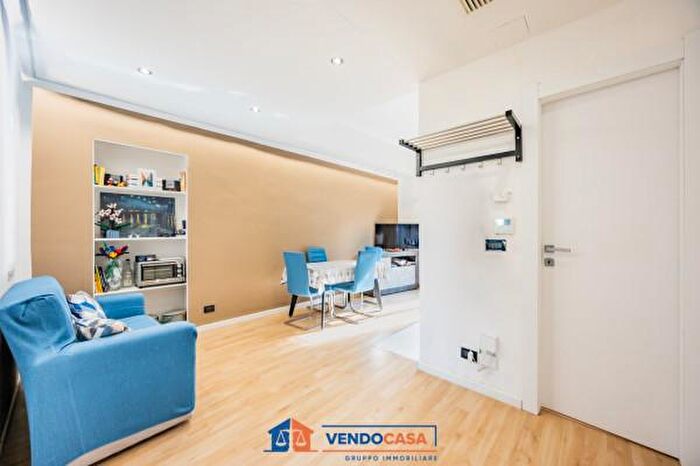 Appartamento trilocale in vendita in Via Prali, Torino