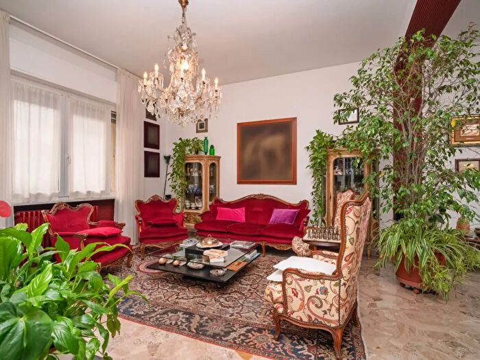 Casa con 5 locali in vendita in Milano