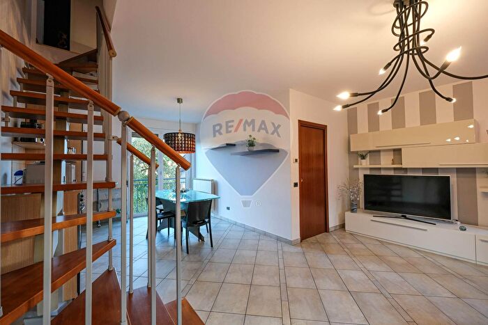 Appartamento trilocale in vendita in Via Petrarca, Osio Sotto