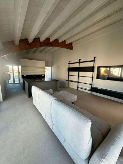 Appartamento con 5 locali in affitto in Modena