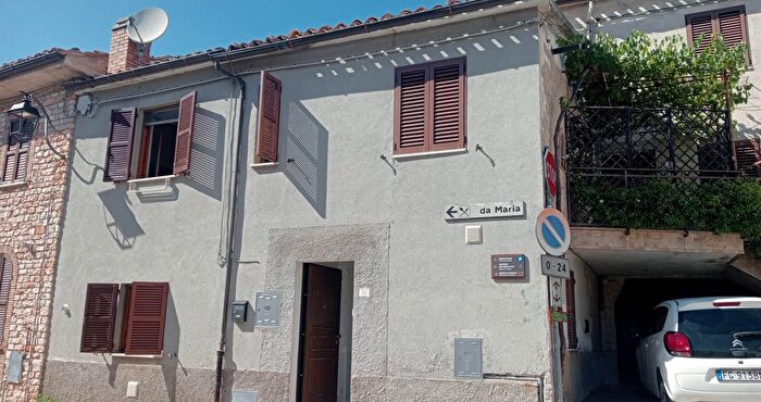 Appartamento trilocale in vendita in Pierosara, Genga