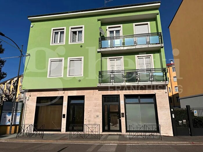 Appartamento trilocale in affitto in Via Bollate, Novate Milanese