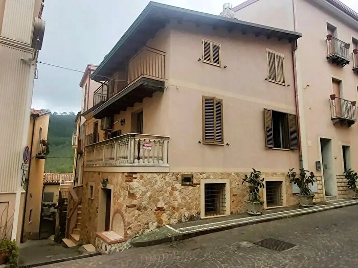 Casa con 9 locali in vendita in Corso IV Annunziata, Nocera Terinese