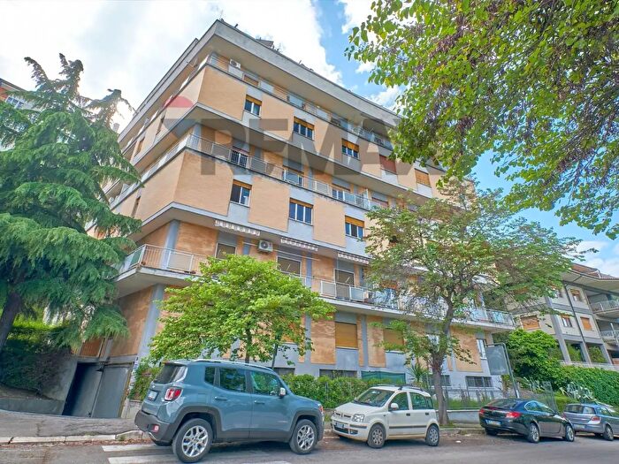 Appartamento con 7 locali in vendita in Via Picena, Chieti