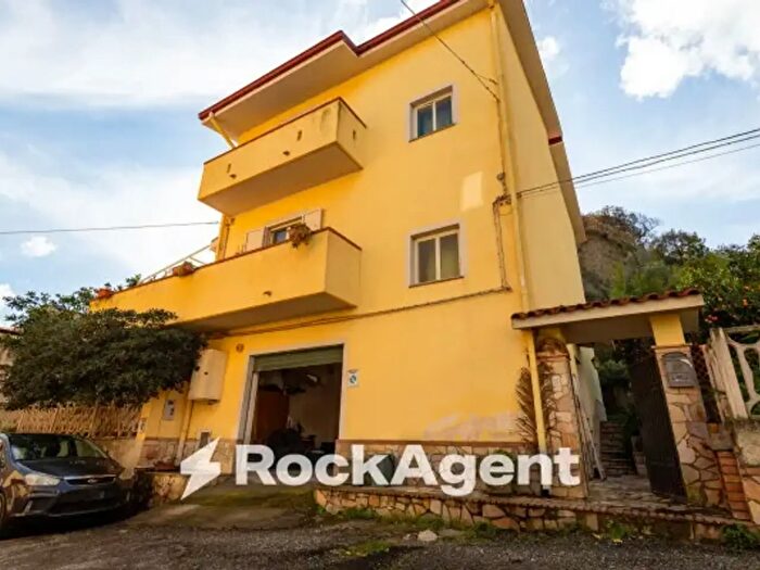 Casa con 6 locali in vendita in Via Angitola, Catanzaro