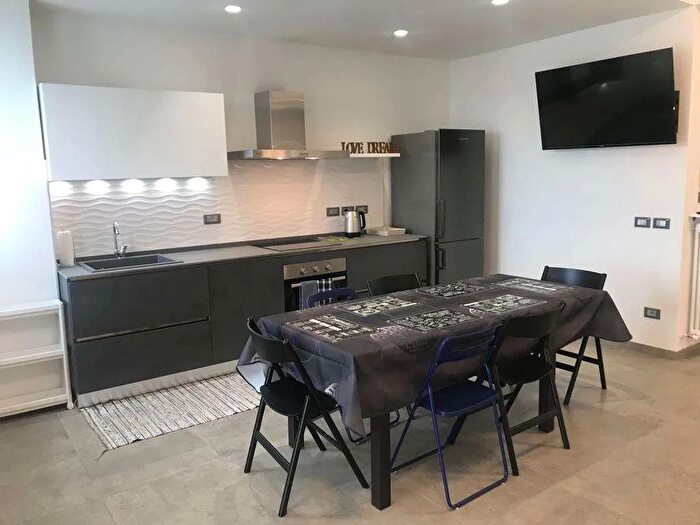 Appartamento quadrilocale in affitto in Via II Giugno, Forli