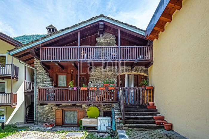 Appartamento trilocale in vendita in Frazione Derby, La Salle