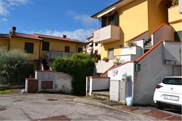 Casa con 5 locali in vendita in Lucignano