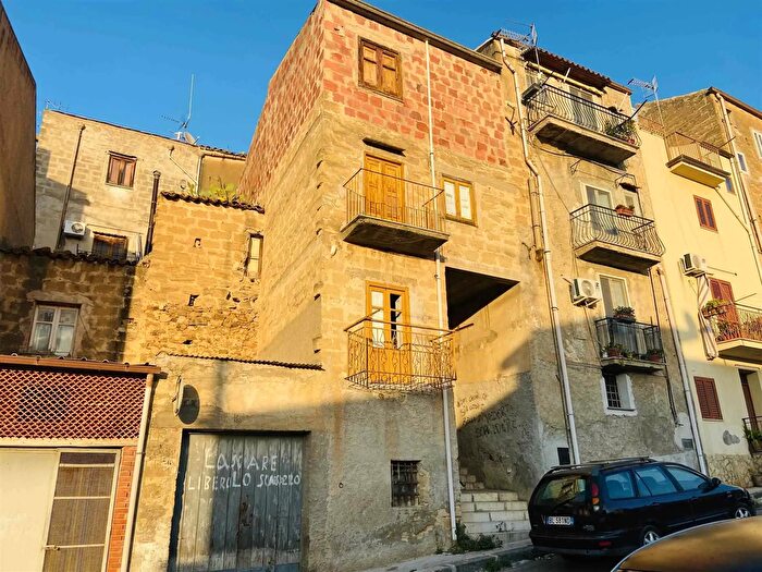 Casa con 7 locali in vendita in Via Ducas, Lascari