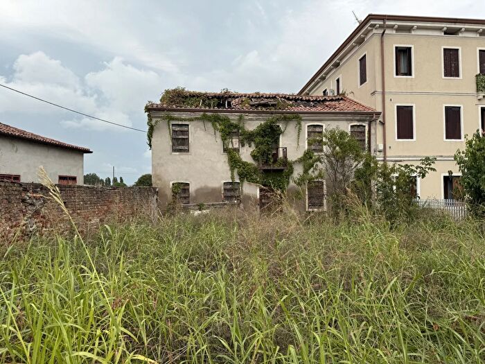 Casa con 6 locali in vendita in Selvazzano Dentro