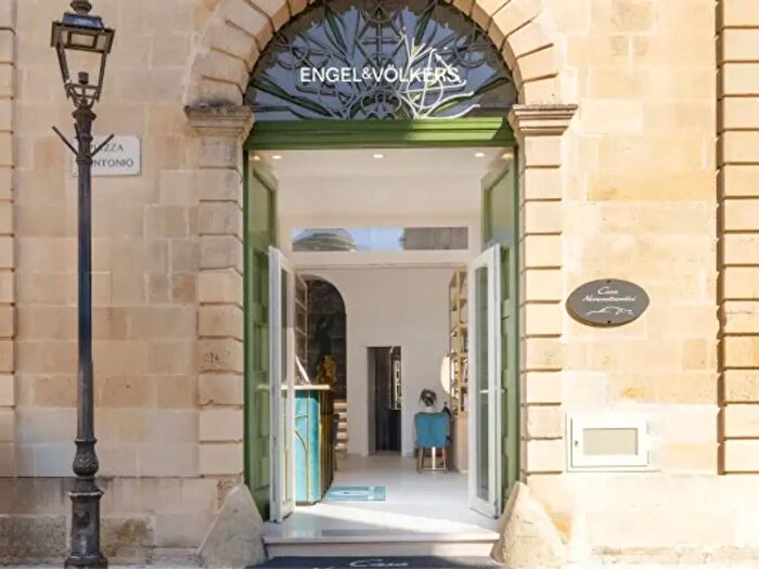 Casa con 6 locali in vendita in Piazza SantAntonio, Castrignano De Greci