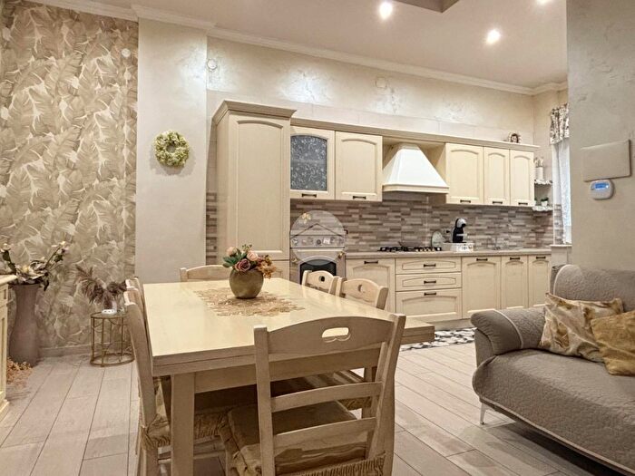 Appartamento con 5 locali in vendita in Via Raffaele Basso, Manfredonia