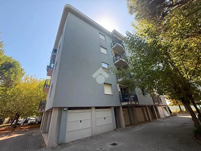 Appartamento trilocale in vendita in Via Giovanni Conti, Cesenatico