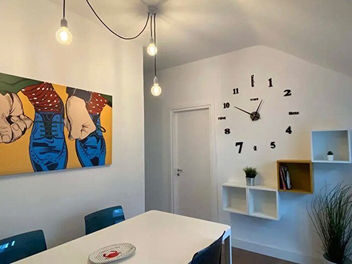 Appartamento trilocale in vendita in Via Flumendosa, Milano
