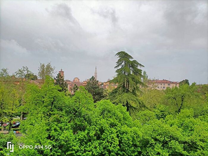 Appartamento quadrilocale in affitto in Viale Lodovico Antonio Muratori, Viali, Modena