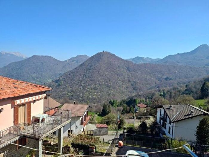 Casa con 6 locali in vendita in Via Loreto, Centro Valle Intelvi