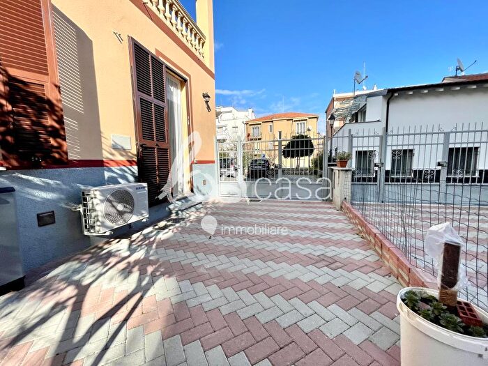 Appartamento bilocale in affitto in Borghetto Santo Spirito