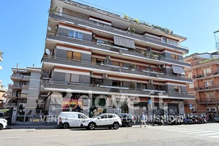 Appartamento con 6 locali in vendita in Via Conca dOro, Roma