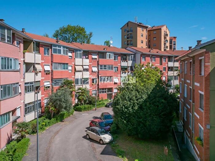 Appartamento trilocale in vendita in Via Val Lagarina, Roserio, Milano