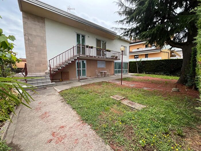 Casa con 5 locali in vendita in Via Fondà, Padova