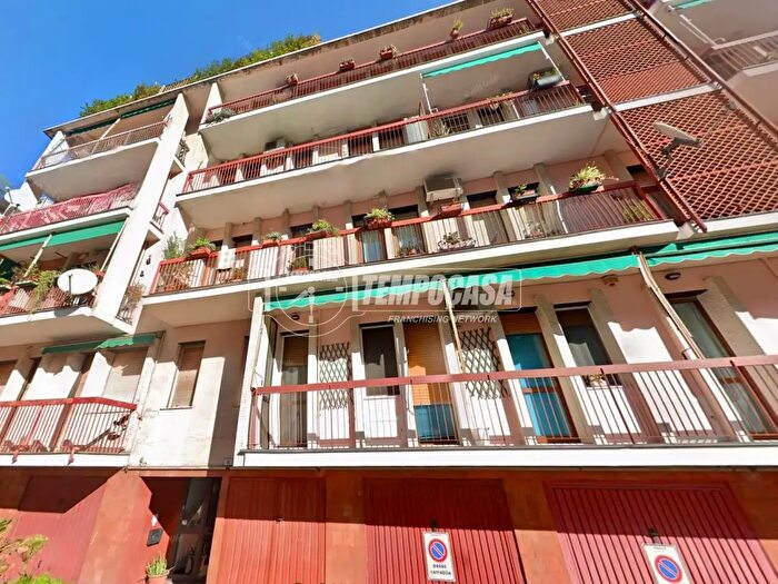 Appartamento trilocale in vendita in Via Ignazio Scotto, Savona