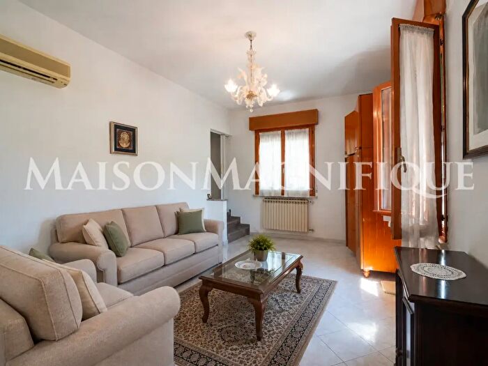 Casa quadrilocale in vendita in Via Don Domenico Chendi, Tresignana