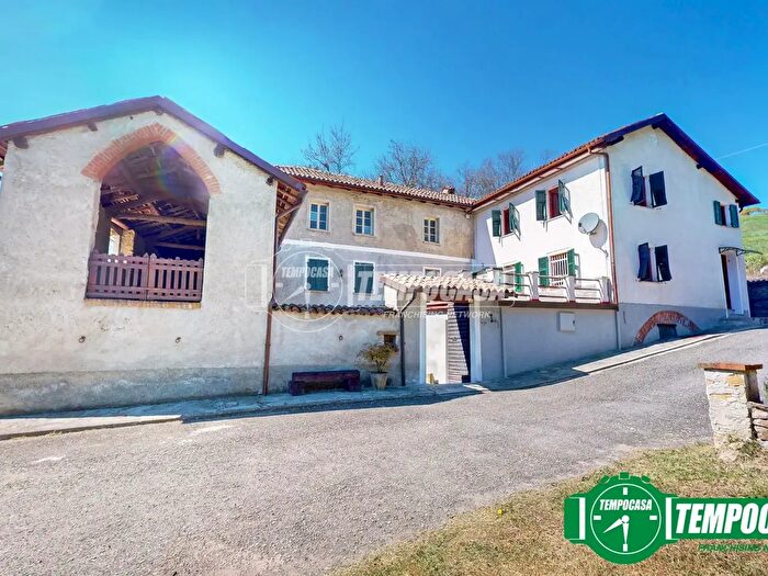 Casa con 10 locali in vendita in Strada Cappellette, Ovada