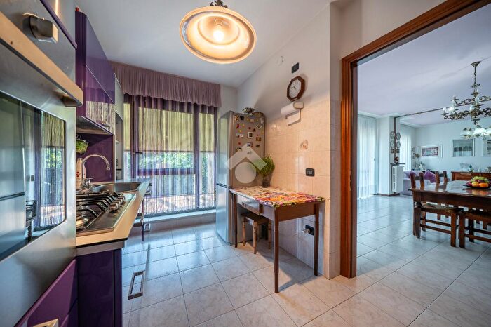 Appartamento quadrilocale in vendita in Via Rosemberg, Bibbiano