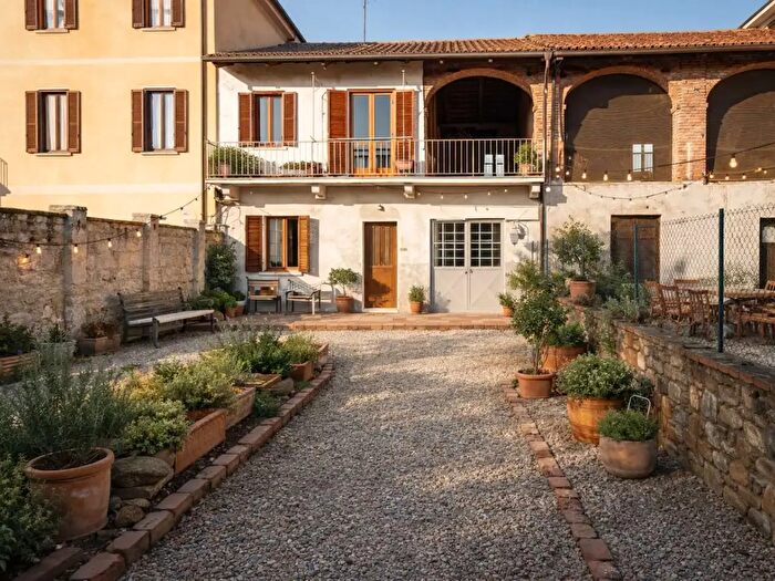 Casa con 5 locali in vendita in Vicolo Cravero, Piscina