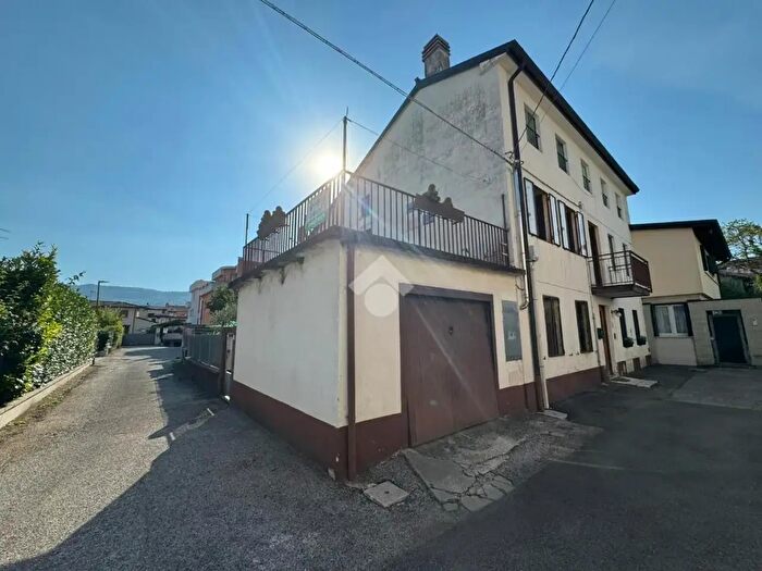 Casa con 5 locali in vendita in Vicolo Valsesia, Schio